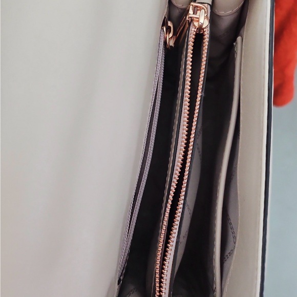 EUC Rare Michael Kors Pink Quilted Handbag with Rose Gold Chain and Brooch Clasp - Picture 4 of 7